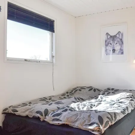 Two-bedroom In Hyllinge Nyaraló