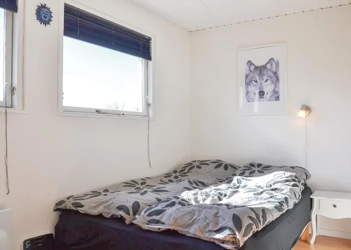 Two-bedroom In Hyllinge Semesterbostad